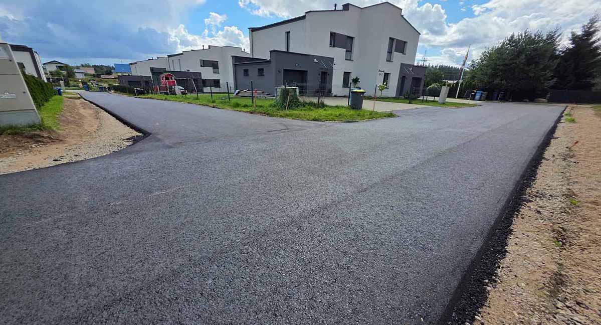 Gatvių ir kelių asfaltavimo darbai – nuotrauka 1